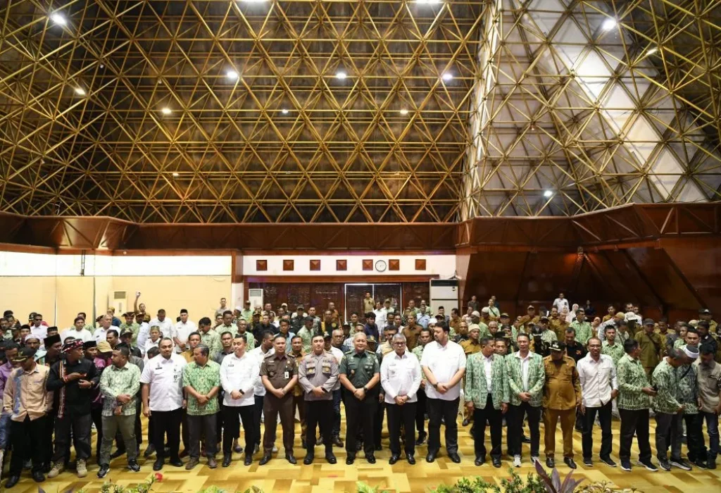 Foto: Penjabat (Pj) Gubernur Aceh, Bustami, SE, M.Si, membuka secara resmi Workshop Penguatan Pemerintahan Gampong, Silaturahmi Daerah Pemerintahan Gampong se-Aceh, dan Rapat Koordinasi Daerah APDESI Aceh yang digelar di Anjong Mon Mata