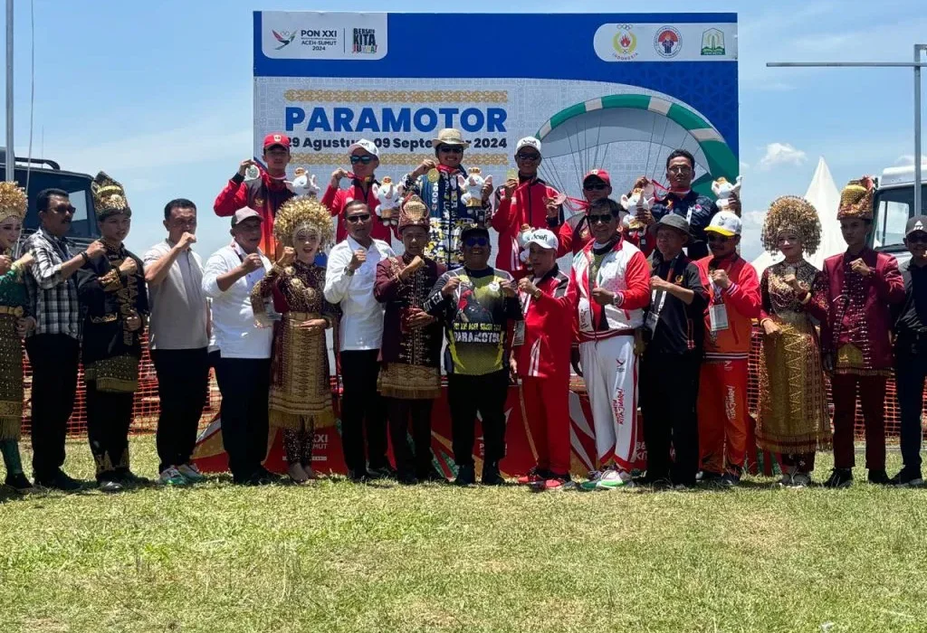 Foto : Atlet Aerosport Paramotor pada awal pelaksanaan pertandingan, 29 s/d 30-8-2024, Pekan Olahraga Nasional (PON) ke XXI Aceh Sumut Tahun 2024 di venue Bandara Malikussaleh, Aceh Utara, berhasil menyumbang 2 emas dan 1 perak pada 4 nomor yang dipertandingkan.