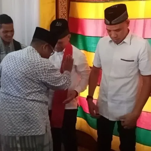 Foto: Calon Bupati dan Wakil Bupati Aceh Utara H. Ismail A Jalil, SE.,MM (Ayah Wa) dan Tarmizi Panyang,S.I.Kom (Panyang)  di Peusijuk Ayah Min Cot Trueng