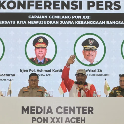 Foto: Penjabat Gubernur Aceh Dr. H. Safrizal ZA, M.Si.,bersama Pangdam IM, Kapolda Aceh, dan Panwasrah PON XXI Wilayah Aceh, melakukan kompres tentang capaian palaksanaan PON XXI/2024 Wilayah Aceh, di Hermes Hotel Banda Aceh, Rabu, 18/9/2024