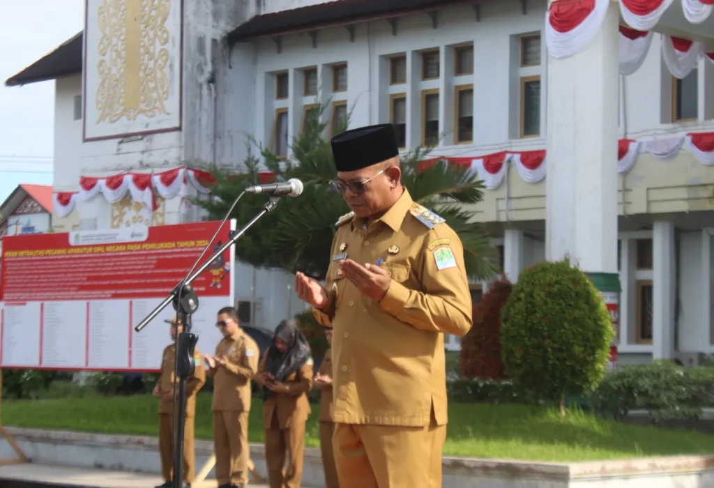 Foto: Pemerintah Kabupaten Aceh Jaya menggelar Apel Netralitas ASN di Halaman Kantor Bupati Aceh Jaya pada Senin pagi, 23 September 2024.. Apel ini dipimpin langsung oleh Penjabat (Pj.) Bupati Aceh Jaya, Dr. A. Murtala, M.Si., sebagai Pembina apel