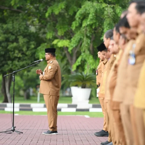 Foto: Penjabat Gubernur Aceh, Dr. H. Safrizal ZA, M.Si., memimpin Apel Senin yang diikuti seluruh Pejabat Eselon II, III dan IV juga ASN dilingkungan kantor gubernur, di Lapangan Upacara Kantor Gubernur, Senin, 14/10/2024