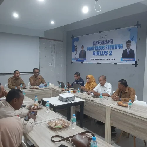 Foto: Kepala Dinas Pemberdayaan Masyarakat, Pengendalian Penduduk, dan Keluarga Berencana (DPMPPKB) Kabupaten Aceh Utara, Fuad Mukhtar, S.Sos., M.S.M membuka acara Diseminasi Audit Kasus Stunting (AKS) Siklus 2 Tahun 2024