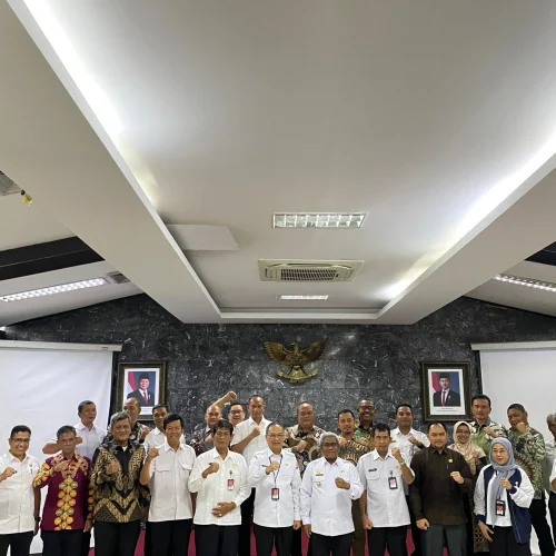 Foto: Penjabat (Pj.) Bupati Aceh Utara, Mahyuzar, mendapat apresiasi saat mengikuti evaluasi kinerja Penjabat Kepala Daerah yang dilaksanakan di Lantai 8, Gedung Inspektorat Jenderal Kementerian Dalam Negeri (Kemendagri), Jakarta, pada Rabu, 23 Oktober 2024