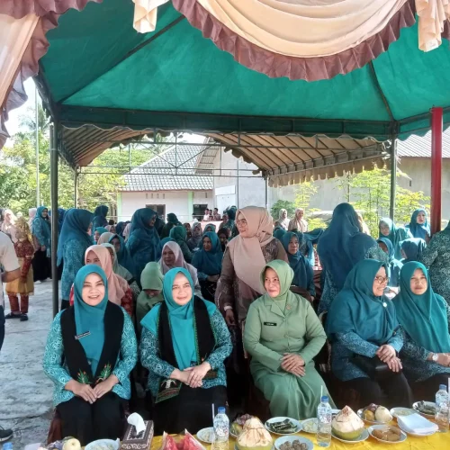 Foto: Penjabat Ketua TP-PKK Provinsi Aceh Ny Safriati Safrizal, SSi, MSi, mengunjungi Gampong Alue Rambe Kecamatan Kuta Makmur Kabupaten Aceh Utara dalam rangka pembinaan dan penilaian lomba Gampong Mawadah Warahmah (Gammawar), Jumat, 25 Oktober 2024