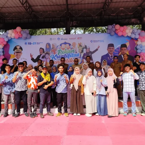 Foto: Pj sekda Aceh Jaya foto Bersama pada Pekan Kreativitas Pendidikan (PKP) Kabupaten Aceh Jaya tahun 2024 di Taman Memorial Tsunami