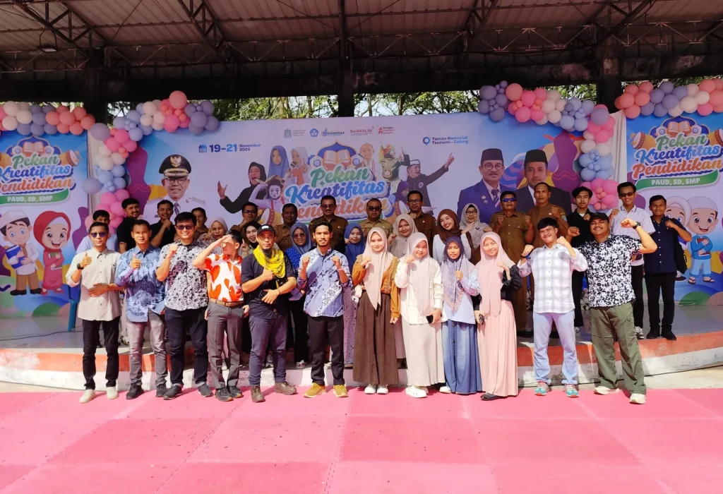 Foto: Pj sekda Aceh Jaya foto Bersama pada Pekan Kreativitas Pendidikan (PKP) Kabupaten Aceh Jaya tahun 2024 di Taman Memorial Tsunami