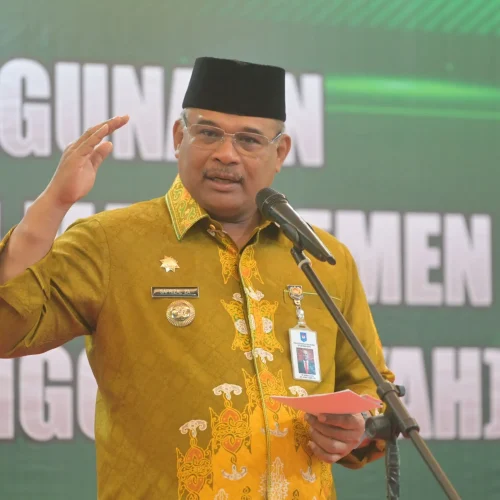 Foto: Pj Gubernur Aceh, Dr. H. Safrizal ZA, M.Si, meluncurkan aplikasi sistem  informasi manajemen  dayah, di Hotel Kyriad Muraya Banda Aceh, Kamis, (28/11/2024).