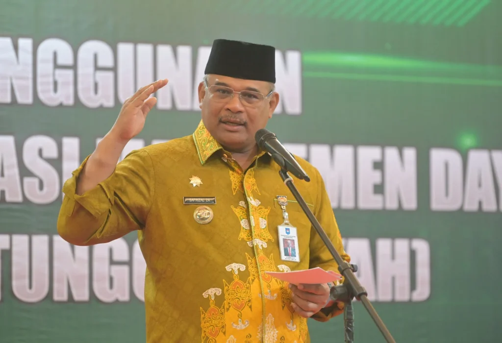 Foto: Pj Gubernur Aceh, Dr. H. Safrizal ZA, M.Si, meluncurkan aplikasi sistem  informasi manajemen  dayah, di Hotel Kyriad Muraya Banda Aceh, Kamis, (28/11/2024).
