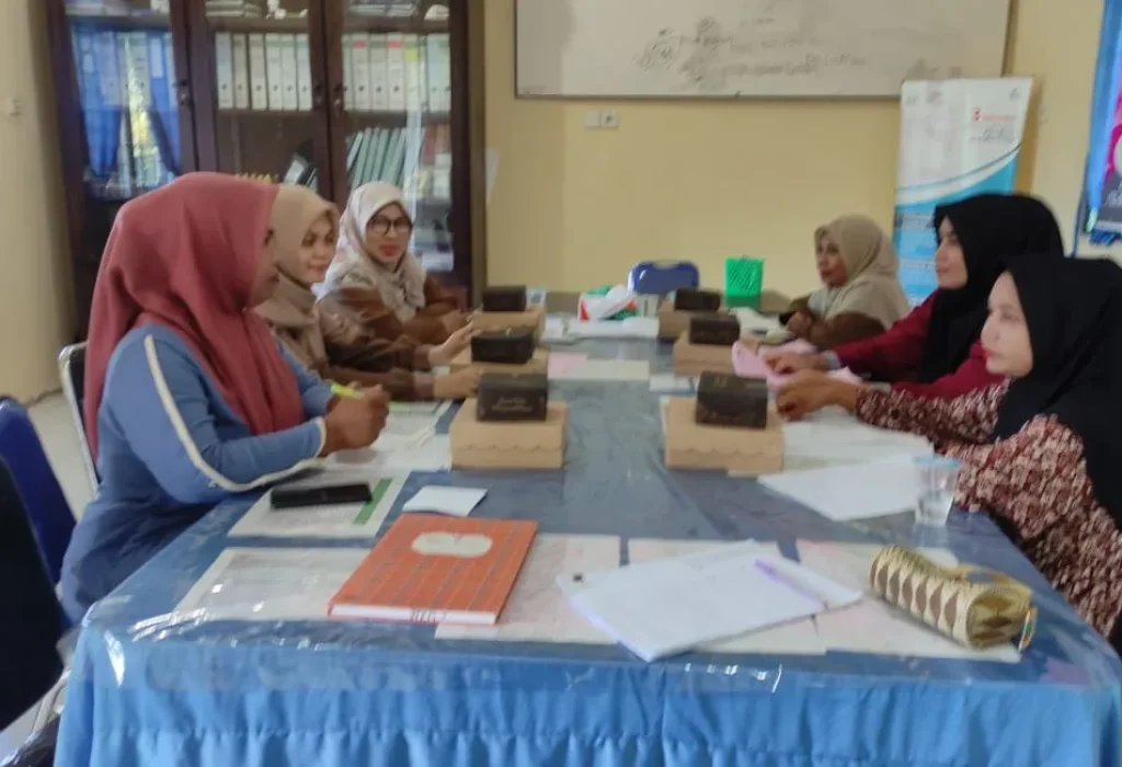 Foto: DPMPPKB Aceh Utara Berikan Pembinaan Kepada Kelompok BKL