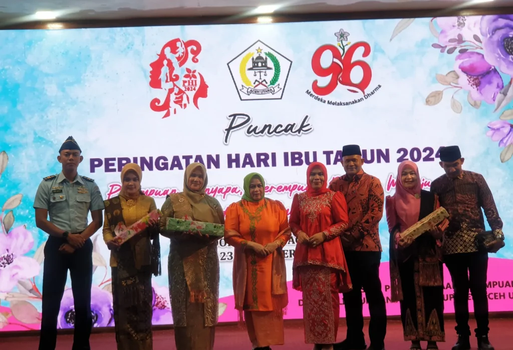 Foto: Ketua TP-PKK Aceh Utara Ny Awirdalina Mahyuzar merayakan hari Ibu di pendopo Bupati Aceh Utara