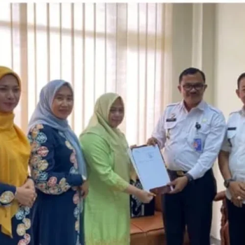 Foto: Ketua Dekranasda Aceh Utara, Ny Awirdalina Mahyuzar saat Mendaftar Kasab Bule Jok ke Ditjen HAKI, Kementerian Hukum dan HAM