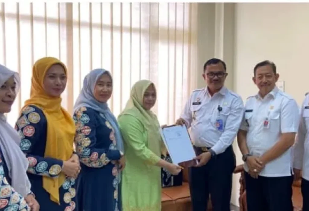 Foto: Ketua Dekranasda Aceh Utara, Ny Awirdalina Mahyuzar saat Mendaftar Kasab Bule Jok ke Ditjen HAKI, Kementerian Hukum dan HAM