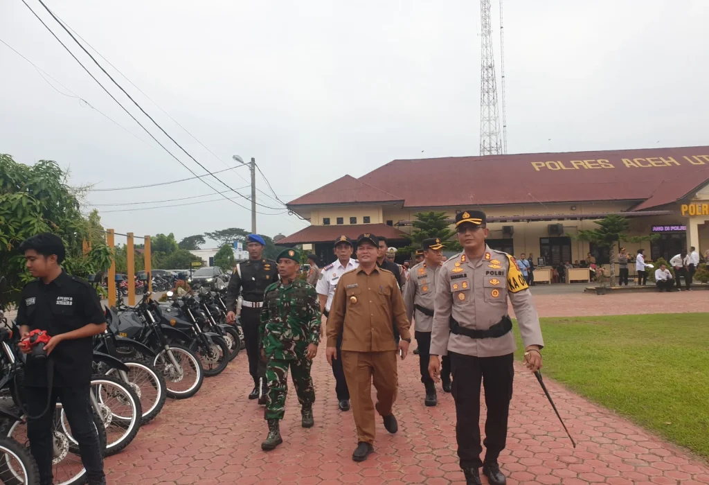Foto: Bupati Aceh Utara, Ismail A. Jalil, SE atau yang akrab disapa Ayahwa, menghadiri Apel Gelar Pasukan Operasi Ketupat Seulawah 2025 di Polres Aceh Utara