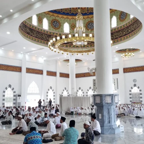 Foto: Bank Syariah Indonesia (BSI) sosialisasi kartu ATM Visa debit Mabrur yang diperuntukan kepada Jama’ah Haji Kabupaten Aceh Utara. acara yang dihadiri ratusan jama’ah yang berlangsung di Masjid H.M. Hanafiah, Lhoksukon. Rabu (23/4/25)