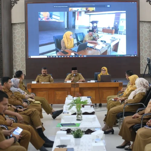 Foto: Sekda Aceh Utara Pimpin rapat peluncuran  Launching Aplikasi Klinik Rencana CERDAS.