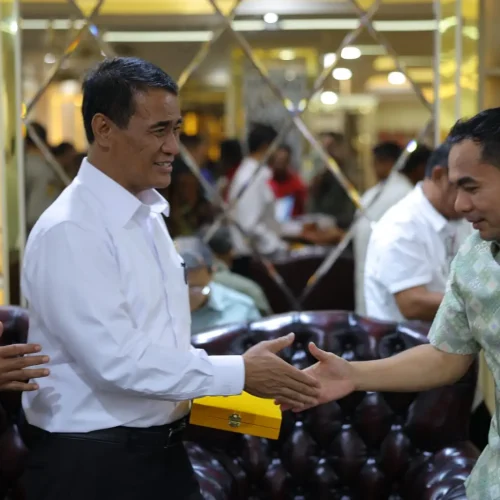 Foto: Wali Kota Lhokseumawe, Dr. Sayuti Abubakar, S.H., M.H., melakukan pertemuan dengan Menteri Pertanian Republik Indonesia, Andi Amran Sulaiman, di Ruang Kerja Menteri Pertanian, Jakarta, Kamis (9/10/2025)