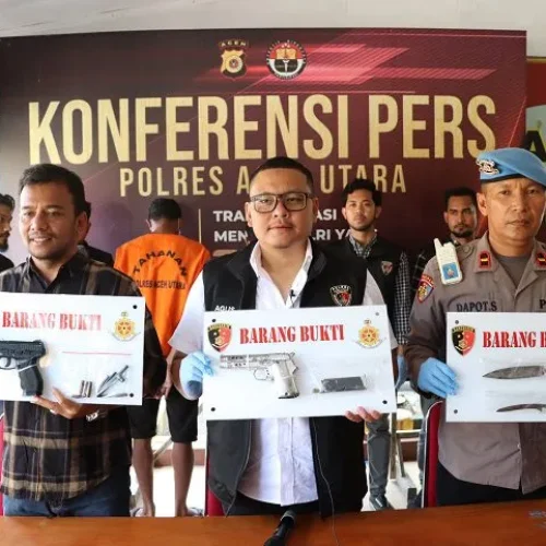 Foto: Kasat Reskrim Polres Aceh Utara AKP Agus Riwayanto Diputra, S.I.K., M.H memperlihatkan barang bukti